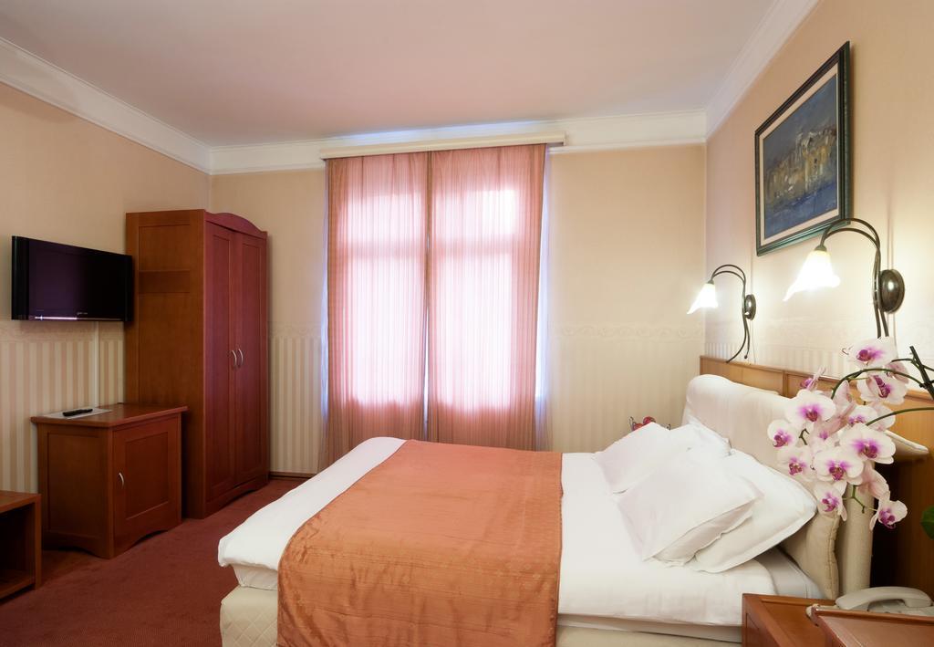 Hotel Aleksandar Vrnjacka Banja Exterior photo
